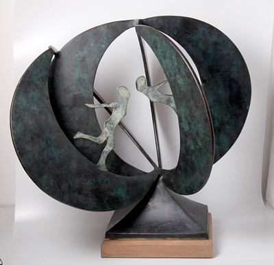 דליה ריזל, "נשים נפגשים בעולם", חתום, ממוספר , פסל ברונזה של האומנית דליה ריזל עשוי ברונזה 