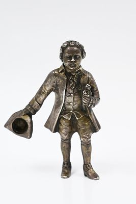 Silver salt shaker in the shape of a European gentleman 
Silver salt shaker in the shape of a 