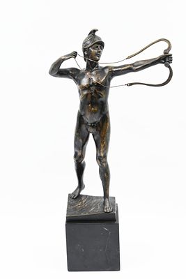 Bruno Zach (אוסטריה, 1891-1935) -לוחם עם חץ וקשת, פסל ברונזה. 
חתום -Bruno ZACH 
גובה: 