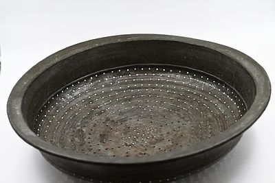 מסננת לאורז הפרסי, נחושת בעבודת יד עם ציפוי בדיל . קוטר:51.5 ס'