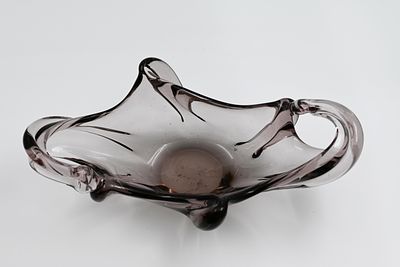 קערת זכוכית מוראנו בעבודת יד – יצירת אמנות, בגווני סגול 
קערת זכוכית פיסולית בעבודת יד 