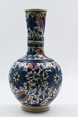 אגרטל ארמנית מצוירת עבודת סטודיו. שנות החמישים לא חתומה גובה: 32 ס'