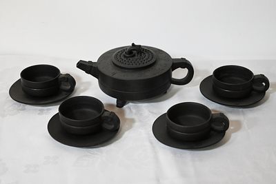 Chinese pottery - handmade Chinese tea set, Chinese yixing pottery. 
Antique Chinese tea set - 