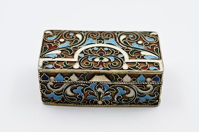 Silver and enamel tobacco box. 
Silver tobacco box with enameled plant motifs. Dimensions: 3X6 