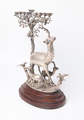 חנוכיה עשויה כסף, נדירה ביותר, חתום, מאה ה-19, עירק, באווירת טבע ויער קסום, החנוכיה עצמה בדמות 