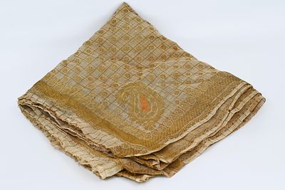 מטפחת צעיף לאישה, עשויה פשתן ורקומה בחוטי כסף מוזהבים, האימפריה העות'מנית, סוף המאה ה-19. 