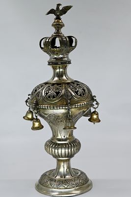 Large silver pomegranate for a Torah scroll – Vienna, late 19th century. Weight: 826 grams. 