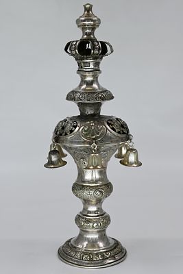 Large silver pomegranate for a Torah scroll – Vienna, late 19th century. Weight: 343 grams. 