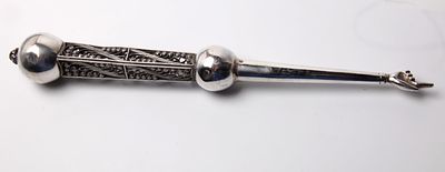 Torah scroll finger made of silver decorated with filigree work, Poland, late 19th century 