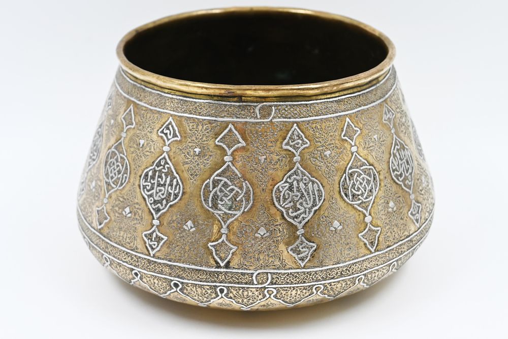 Large bowl made of brass in Damascus work decorated with Damascus work with silver inlay and 