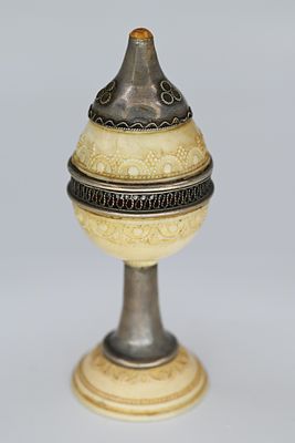 Silver perfume tower combined with carving. 
925 silver perfume tower combined with carving 