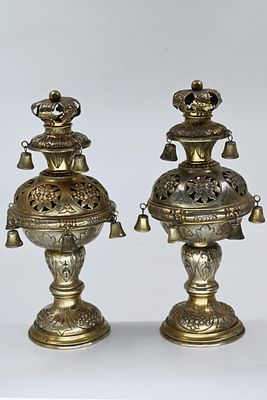 A pair of silver Finials Torah, marked Vienna. Weight: 820 grams 
Vienna Austria Hungary, late 