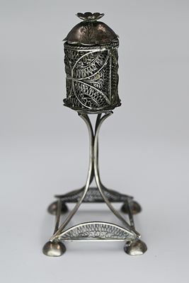 Silver perfume tower, filigree work, circa 1880, Austria, Vienna. 
Height 12.5 cm 
Weight 46 
