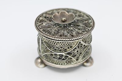Silver perfume box. Austria, Vienna 
High quality filigree work, goldsmith's work with floral 
