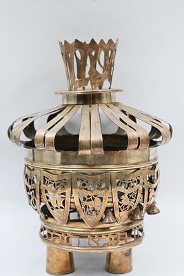 Stylish Torah crown. Silver, stamped STERLING 925. Weight: 1.800 kg. Around the names of the 