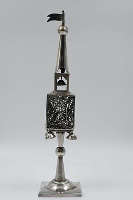 Perfume Tower - Russia, 1896. Weight 118 grams. 
Perfume Tower. Russia, 1896. 
Silver 