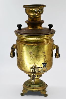 Antique Russian samovar made of brass, bearing the Tula stamp. 19th century. Wooden handles. 