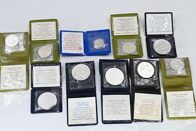 Silver coins issued by the government company. Includes: 10 silver coins 850-900 with a total 