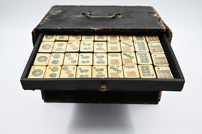 Antique and rare Chinese Mahjong game made of bone and bamboo, end of 19th Century. 
Chinese 