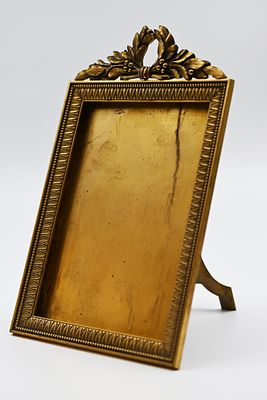 Bronze picture frame, F.LINKE (Fran&ccedil;ois Linke) 
A gilded bronze picture frame made by F.LINKE 