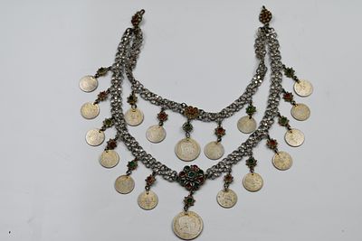 Head or giant ornament. [Kurdistan-Iraq]. A necklace consisting of flower-shaped links, each 