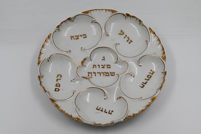 Passover Plate – Limoges 
Passover Bowl. Limoges, early 1920s. 
Painted and glazed porcelain; 