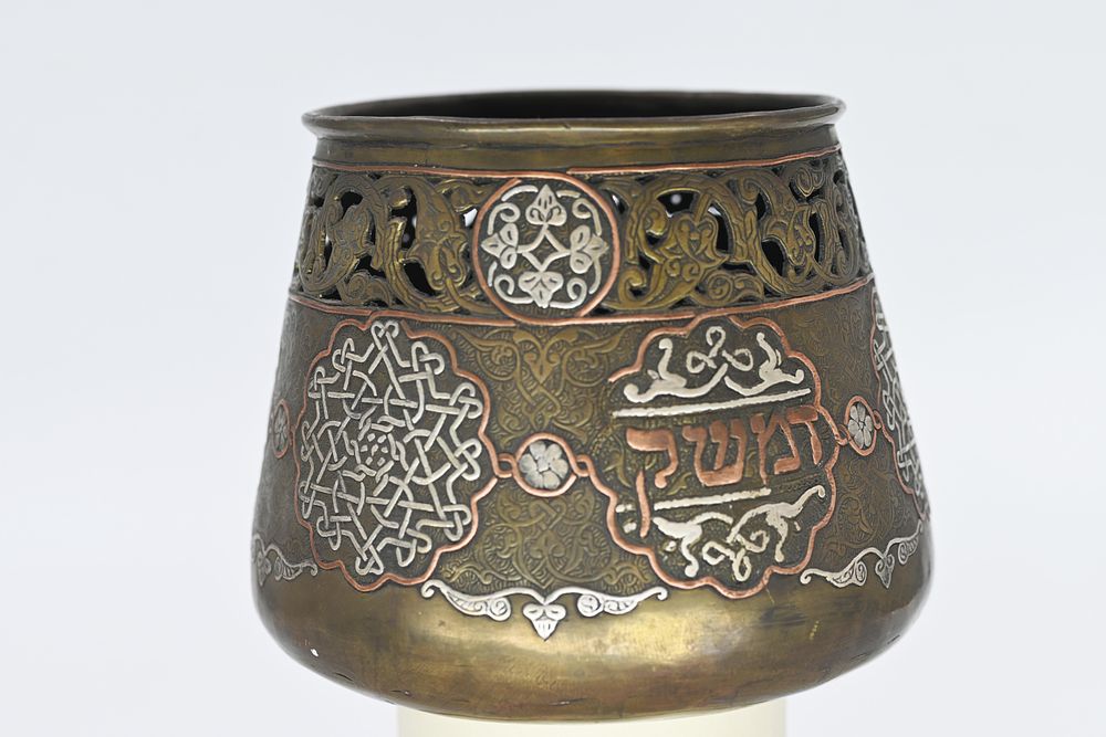 Bowl decorated with Jewish Damascus work, 1915 
Brass bowl decorated with engraved decorations 