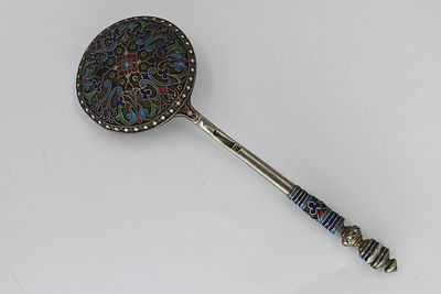 A large 88 Russian silver spoon with Clausena enamel, with a rounded tip and blue enamel 