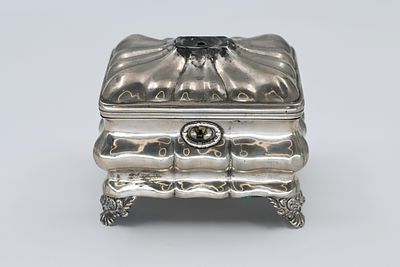 Etrog box. Silver 13. Altwein, circa 1862 
Etrog box, made of silver 13, signed and dated. 
4 