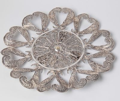 A plate made of silver, Bezalel Jerusalem, signed, decorated with filigree work in various 
