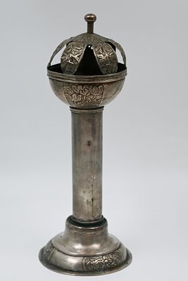 A pomegranate for a rare and important Torah scroll. Galicia. A grenade for a rare and 
