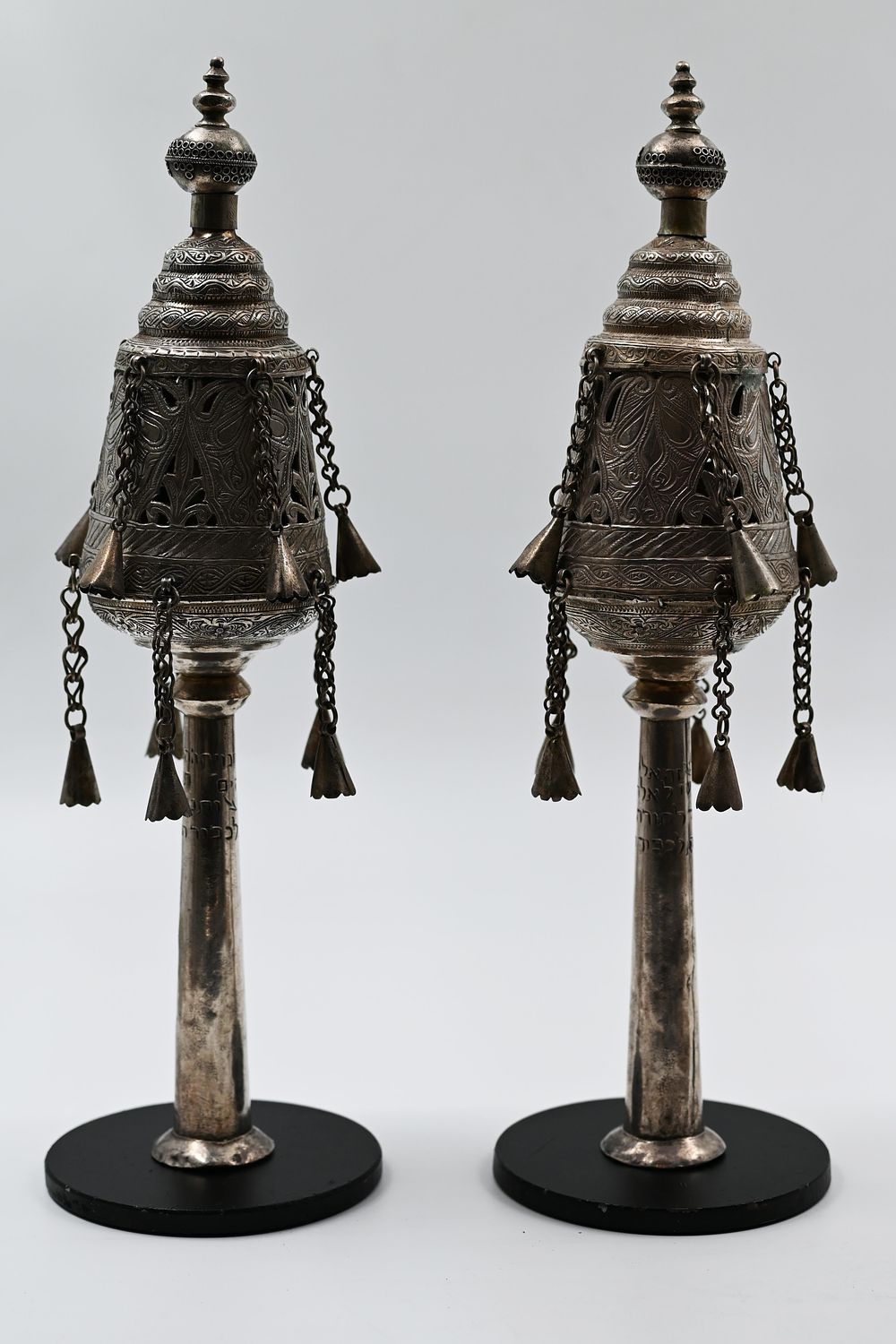 Pair of pomegranates for a Torah scroll – Morocco 
Pair of pomegranates for a Torah scroll. 