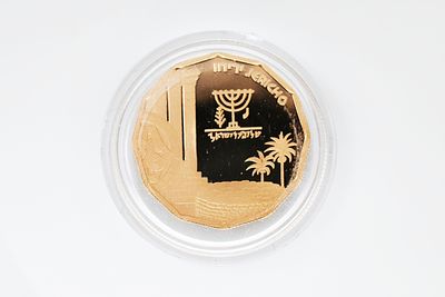Gold Coin, Jericho 
900-21 carat gold coin, Sites in Israel series, Government Company (1987). 