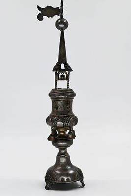 מגדל בשמים כסף, Moszek Charlap, ורשה, 1887. 
מגדל בשמים כסף, Moszek Charlap, ורשה, פולין (תחת 