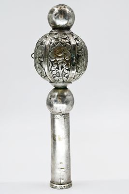 רימון לספר תורה, גרמניה, 1835 בקירוב 
רימון לספר תורה, גרמניה, חתום 12, 1835 בקירוב, הרימון 