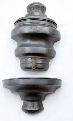 A facility for washing hands made of pewter, which includes a vessel for water and a faucet 