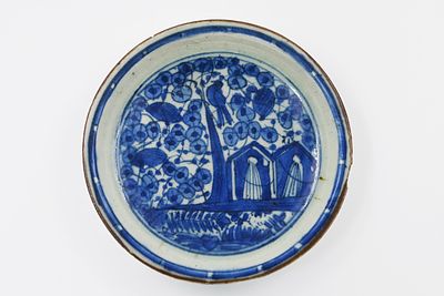 Blue and white ceramic plate from the Ming or Qing dynasty, 18th century 
Popular motif of 