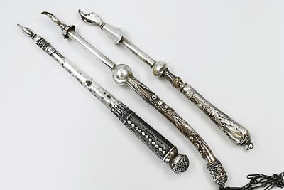 Set of 3 925 Silver Fingers 
Two 925 silver fingers, decorated with floral and floral motifs 