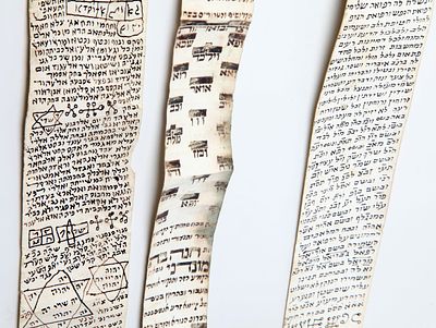 שלושה קמעות קבלה על קלף יהודיות, אורכם: 60, 37,66 ס'.