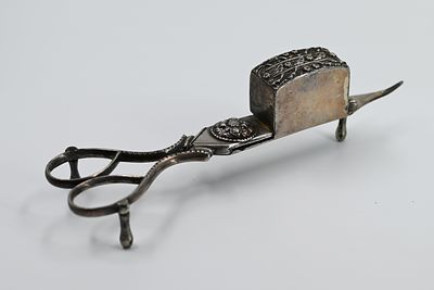מספרים לכיבוי נרות כסף סטרלינג 925 אנגליות, 1906, מאסיביות ומעוטרות בחריטות בעבודת יד אמן 