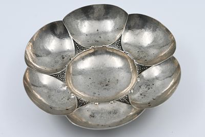 Silver bowl, 'Bezalel'. 
Silver bowl, made in Bezalel, Jerusalem, signed 'Bezalel, circa 1927 