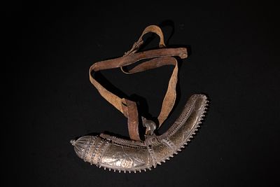 An Islamic Omani Silver Gunpowder Flask, 19th Century. An Omani gunpowder flask made of silver 