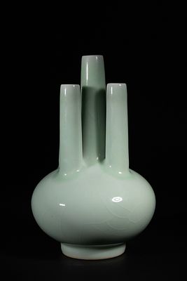 A Chinese Celadon-Glazed Conjoined Five-Neck Vase, Qianglong Mark. A celadon-glazed conjoined 