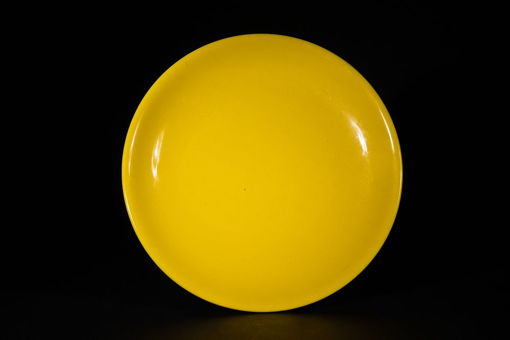 A Chinese Yellow Glazed Porcelain Plate, Yongzheng Mark. A circular ceramic or porcelain plate 