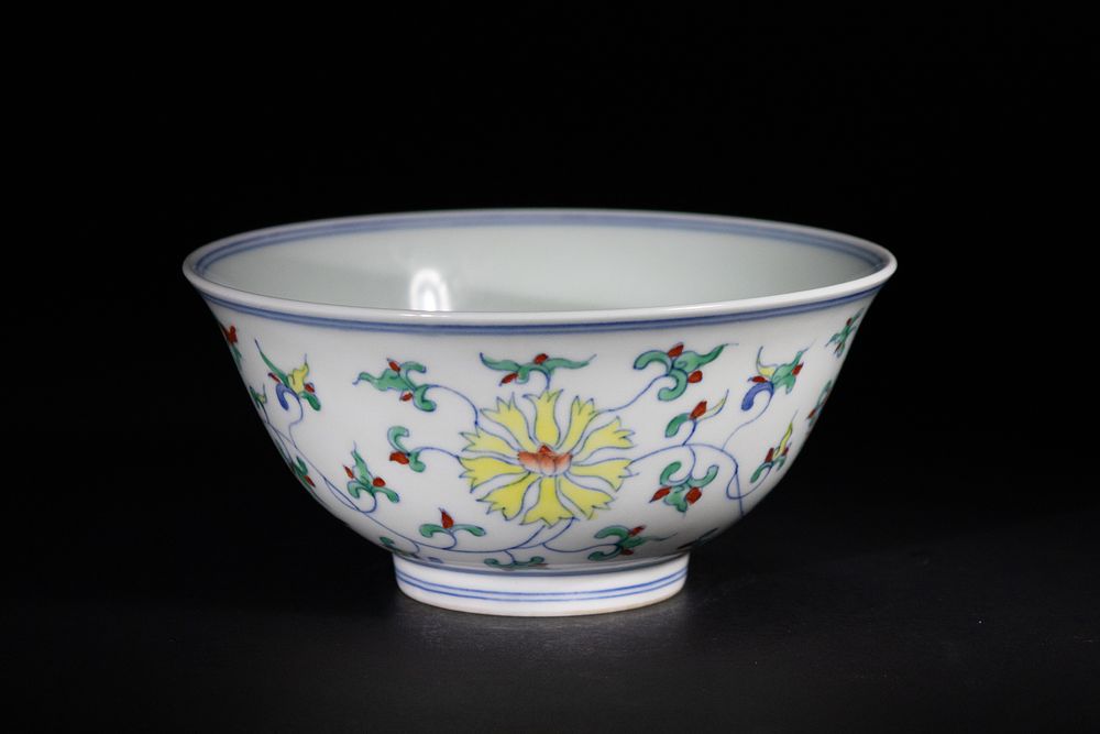 A Chinese Yongzheng Doucai Bowl, Yongzheng Mark. A Chinese Yongzheng Doucai bowl with a gently 
