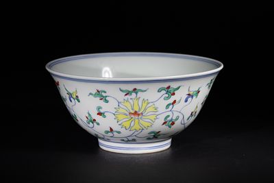 A Chinese Yongzheng Doucai Bowl, Yongzheng Mark. A Chinese Yongzheng Doucai bowl with a gently 