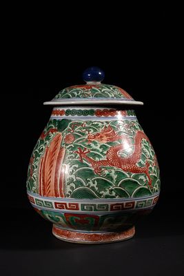 A Chinese Wucai Porcelain Dragon Jar with Lid, featuring a globular body and a domed lid topped 