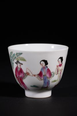 A Chinese Famille Rose Porcelain Cup with Ladies, Qianlong Mark. A Chinese Famille Rose 