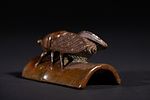 A Chinese Bronze Cicada Scroll Weight, Signed 'Bun-sai' (文斎). A Chinese bronze cicada scroll Image - 3