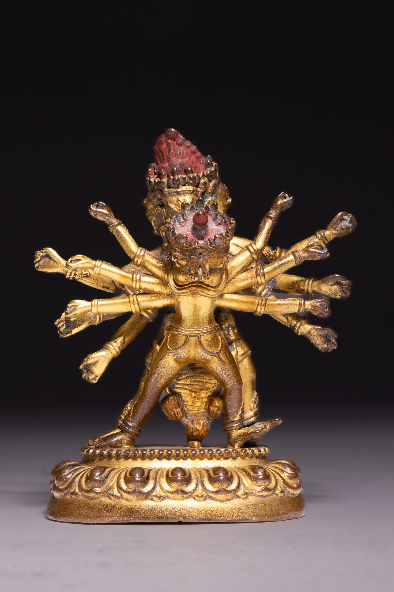 A TIBETAN GILT-BRONZE FIGURE OF HEVAJRA AND CONSORT, 18TH/19TH CENTURY.